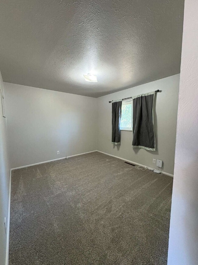 Building Photo - 2 bedroom duplex - Illinois