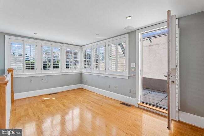 Building Photo - 1343 Q St NW