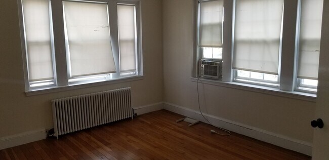 Building Photo - Beautiful 1 Bed 1 Bath on Belmont St. in W...