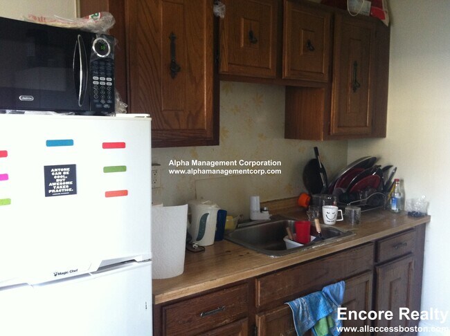 Building Photo - 349 Pleasant St