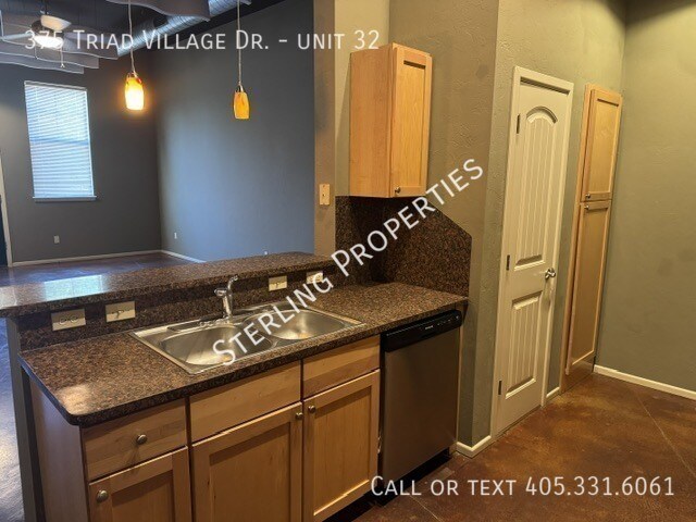 Building Photo - 375 Triad Village Dr