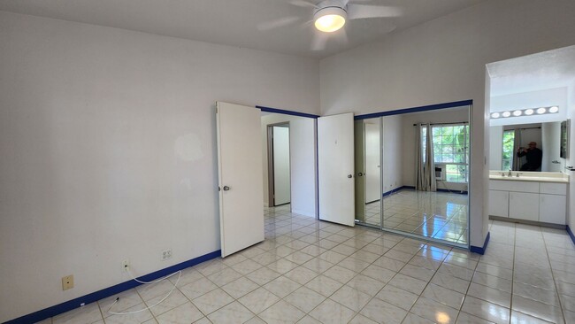 Building Photo - 2 bedroom, 2 bath, 2 parking single level ...