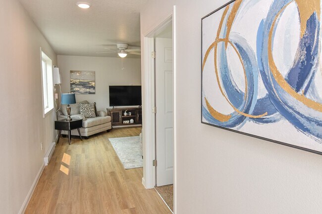 Building Photo - 3 Bedroom, Single-story Townhomes for rent...
