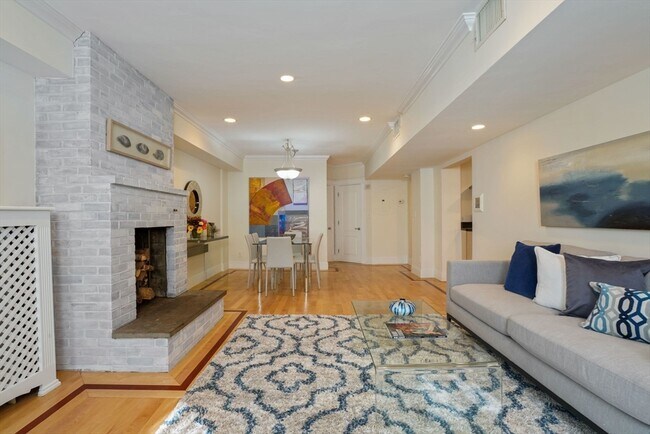 Building Photo - 298 Marlborough St