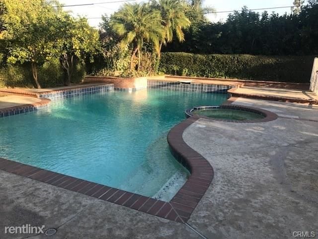 Building Photo - 5 br, 4 bath House - 824 Larchwood Dr