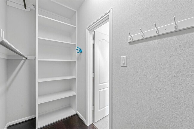 Building Photo - 16746 Highland Country Dr
