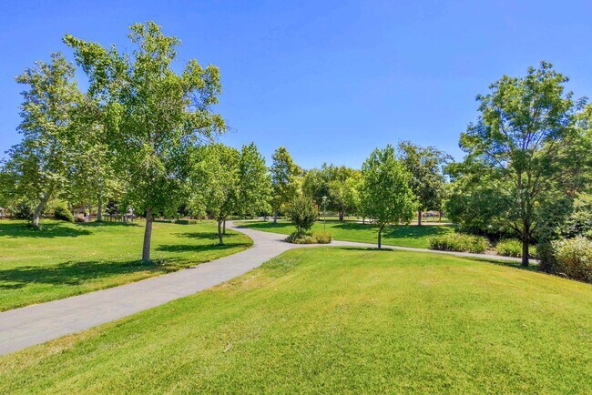 Building Photo - South Davis Home in quiet Cul-de-sac