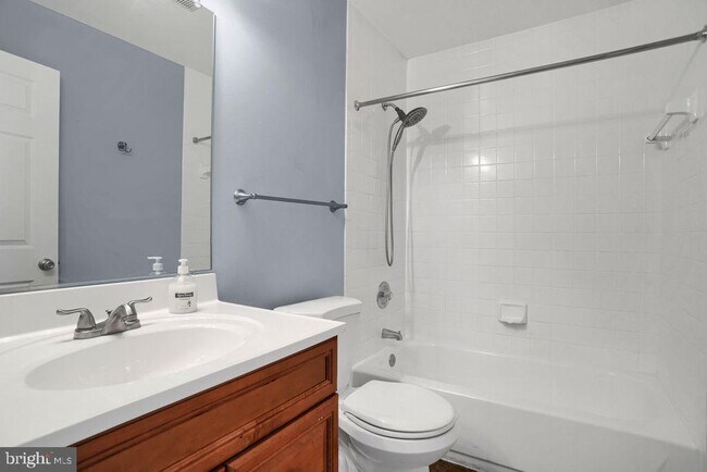 Building Photo - 200 Spring Maiden Ct