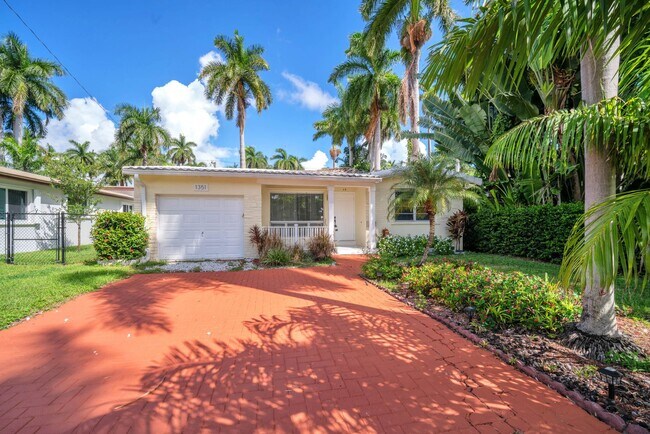 Building Photo - Beautiful home in quiet neighborhood