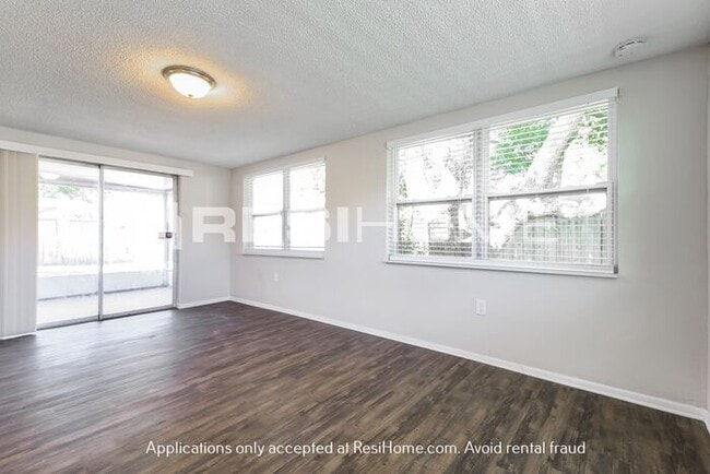 Building Photo - 6027 11th Ave