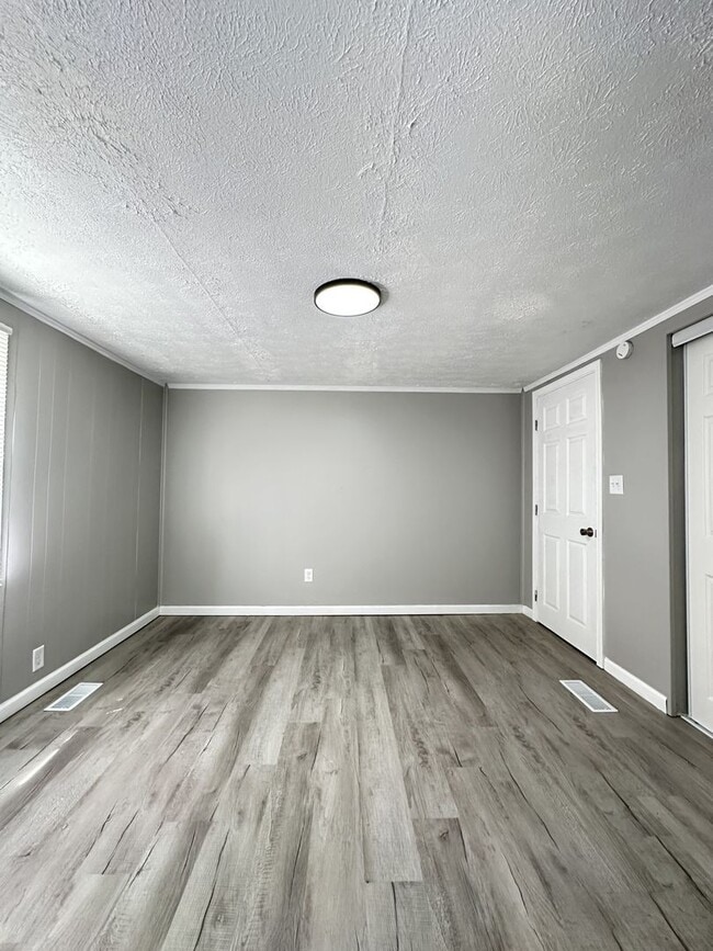 Building Photo - Fully Renovated 2 Bed / 2 Bath Home — Modern Finishes, Large Yard, Move-In Ready NOW!