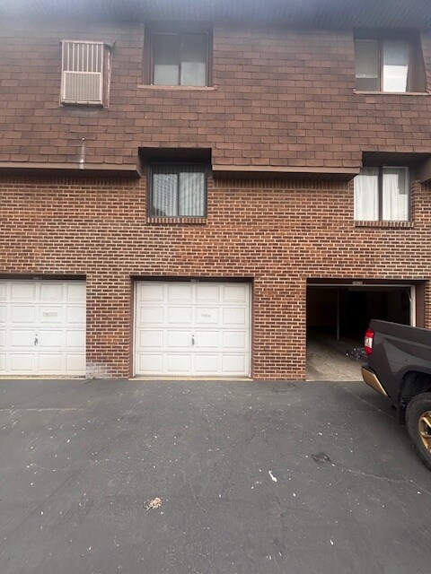 Building Photo - 3952 Ridge Lea Rd