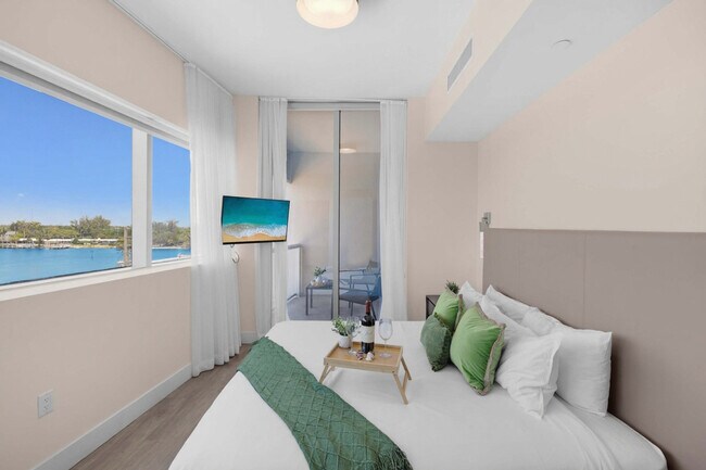 Building Photo - 777 N Ocean Dr