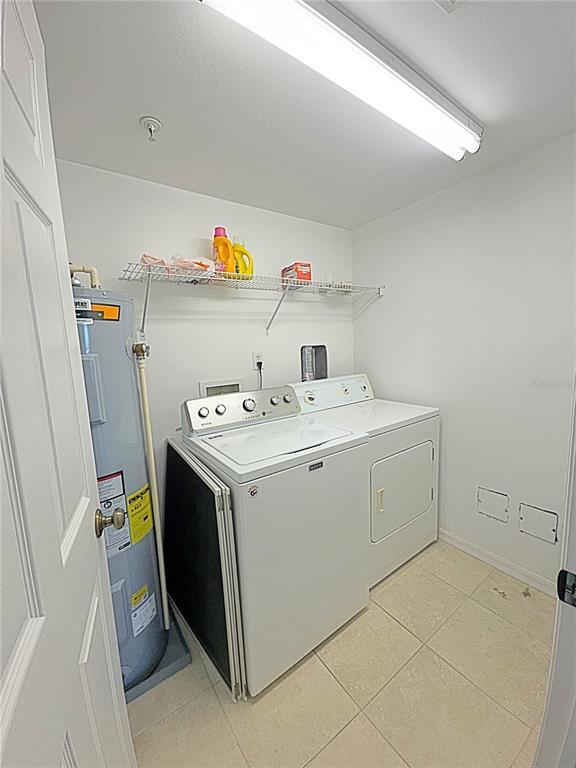 Building Photo - 1200 Country Club Dr