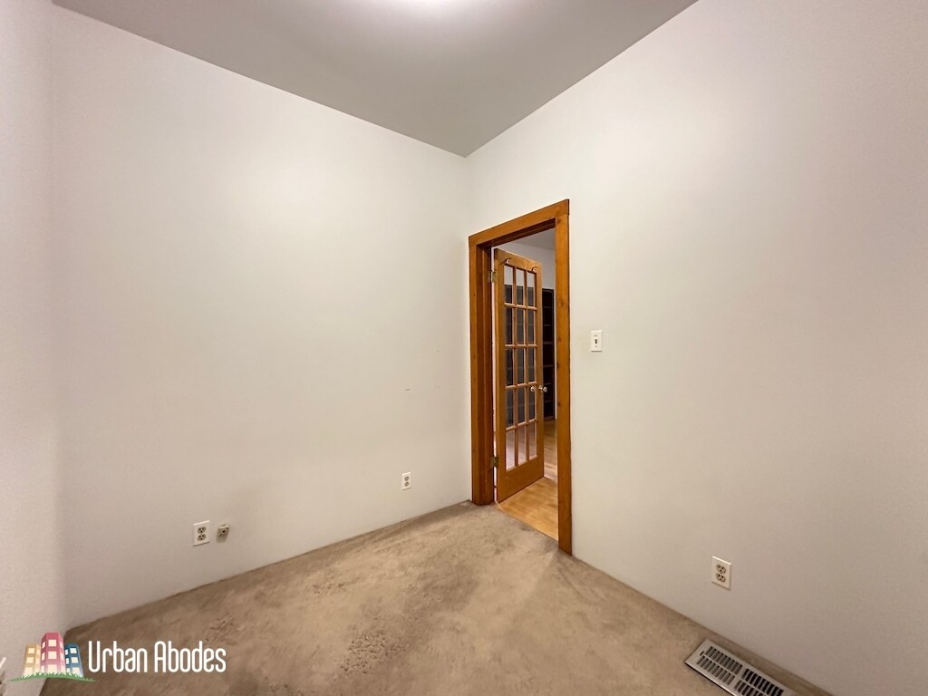 Building Photo - 1435 N Bosworth Ave