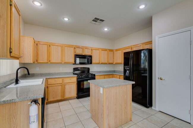 Building Photo - Beautiful 2-story home featuring 4 bedroom...
