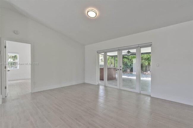 Building Photo - 15250 SW 154th Ave