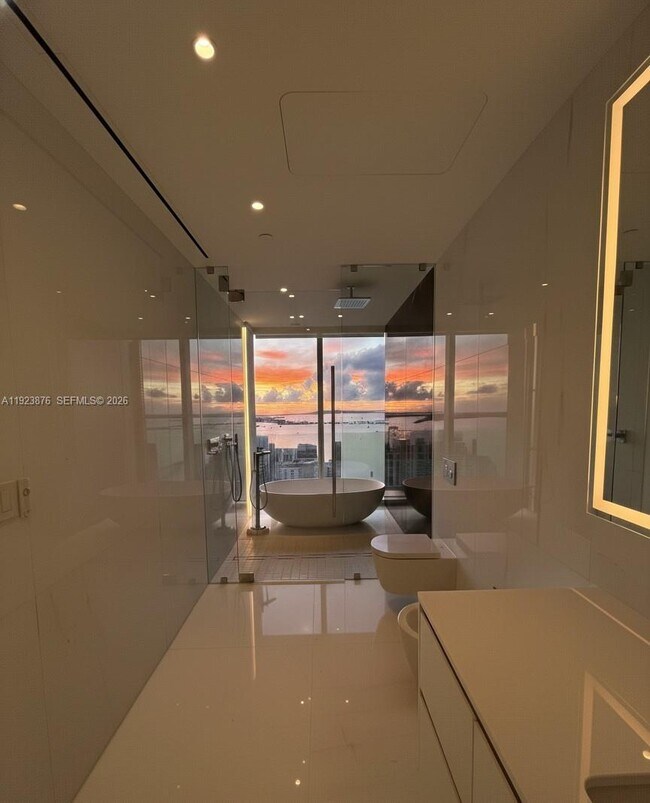 Building Photo - 300 Biscayne Blvd Way