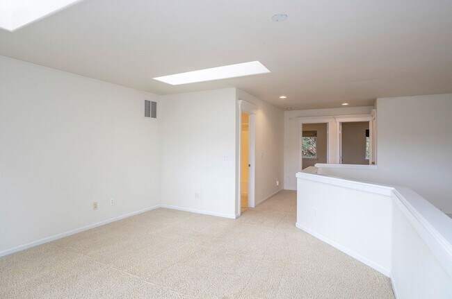 Building Photo - Beautiful Craftsman Home for Rent on Fox Island