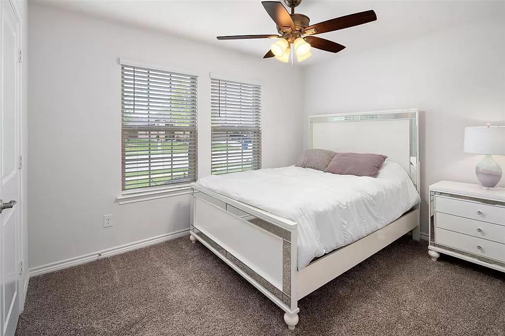 Building Photo - 604 Saddle Club Way