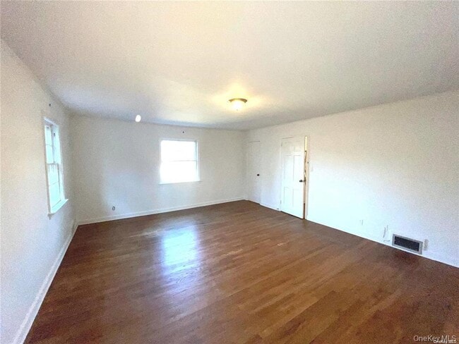 Building Photo - 106 Trumbull Rd