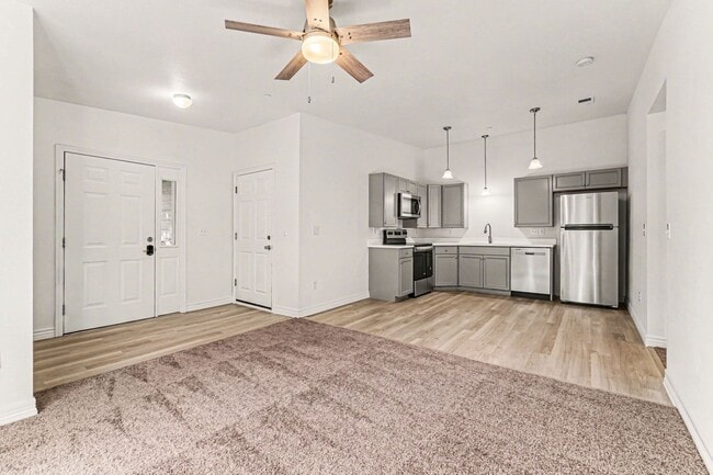 Building Photo - 1205 Raven Pl