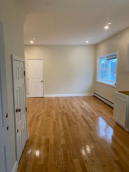 Building Photo - 48 Nashua St