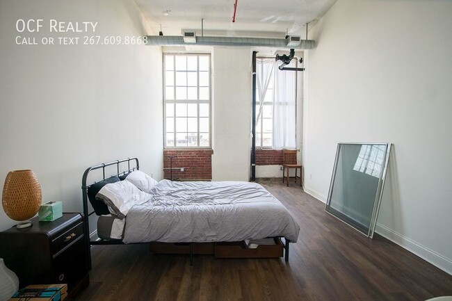 Building Photo - Liberties Lofts Three Bedroom / Two Bathroom