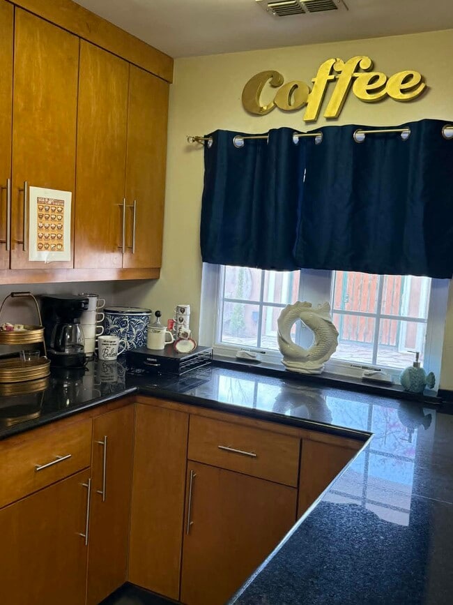 Building Photo - 3110 Jacaranda Dr