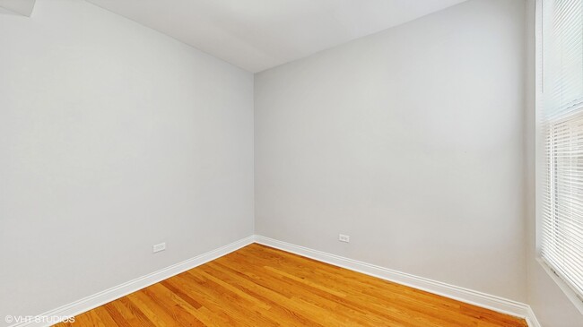 Building Photo - 1422 S Avers Ave
