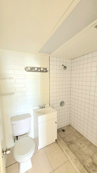 Newly remodeled bath - 615 E Knox Dr