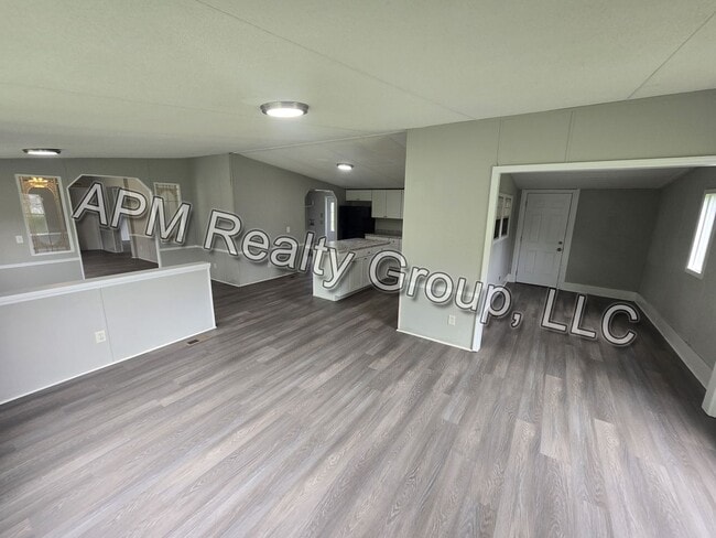 Building Photo - Spacious modular home in Hopkins