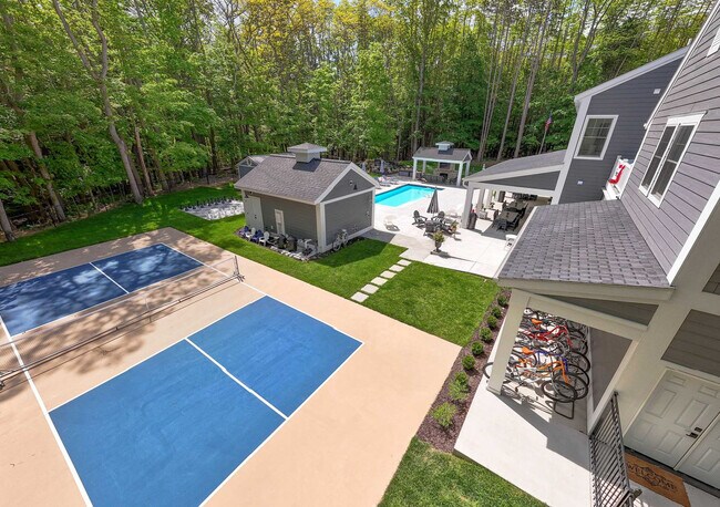 Building Photo - 2171 Lakeshore Dr