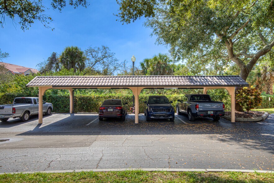 Building Photo - 4106 Central Sarasota Pky