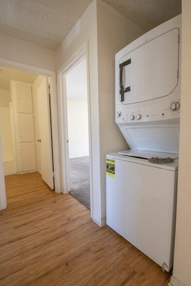 Building Photo - 611 Peterson Dr