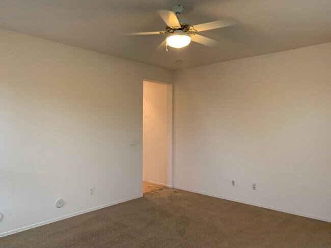 Building Photo - AVAILABLE NOW IN OLD STONE RANCH!!!!