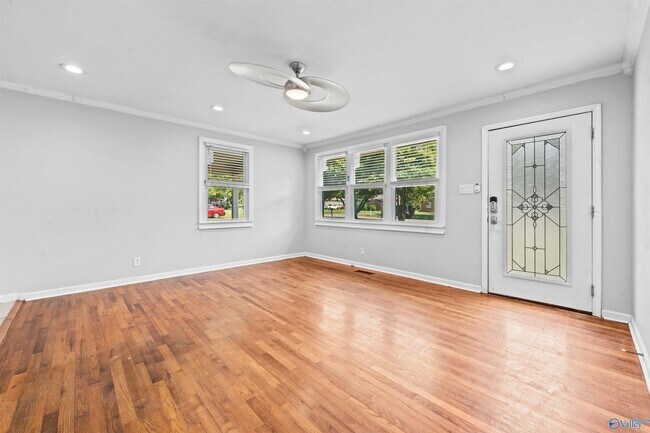 Building Photo - 805 W Arbor Dr NW