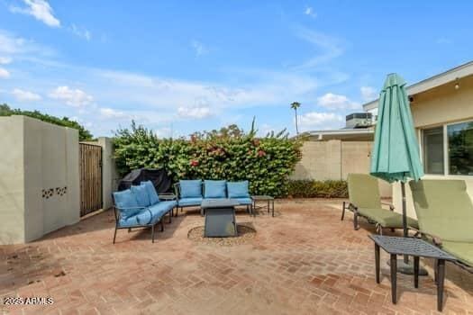 Building Photo - 6821 E Palm Ln