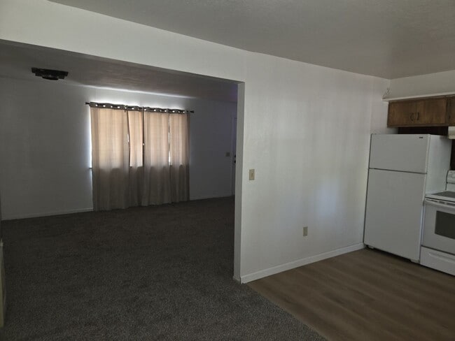 Building Photo - unfurnished two bedroom house