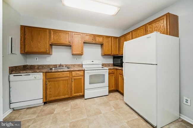 Building Photo - 1508 Stowmarket Ct