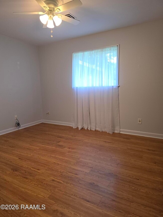 Building Photo - 203 Elmwood Dr