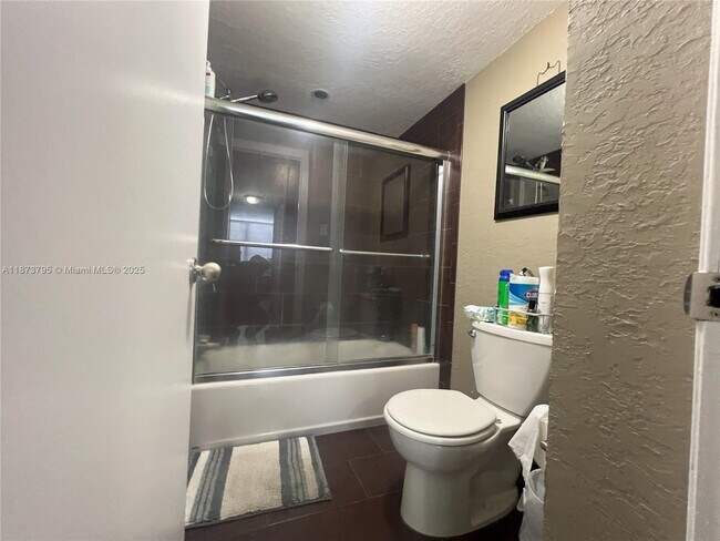 Building Photo - 18051 Biscayne Blvd