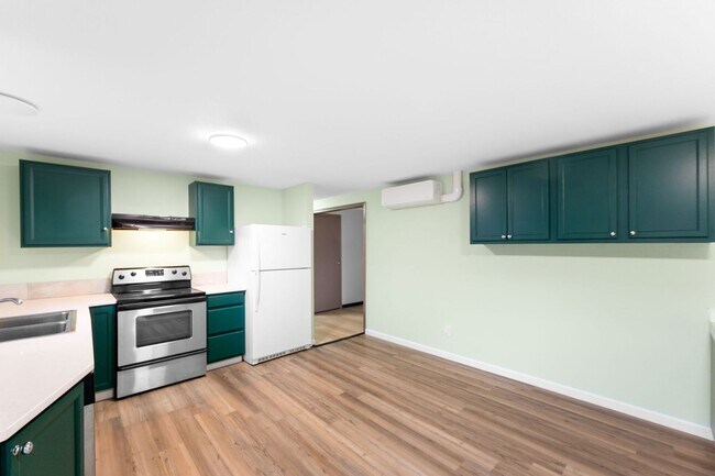 Building Photo - 4BD, 2BA Arvada Half-Duplex with 1-Car Garage and Back Yard