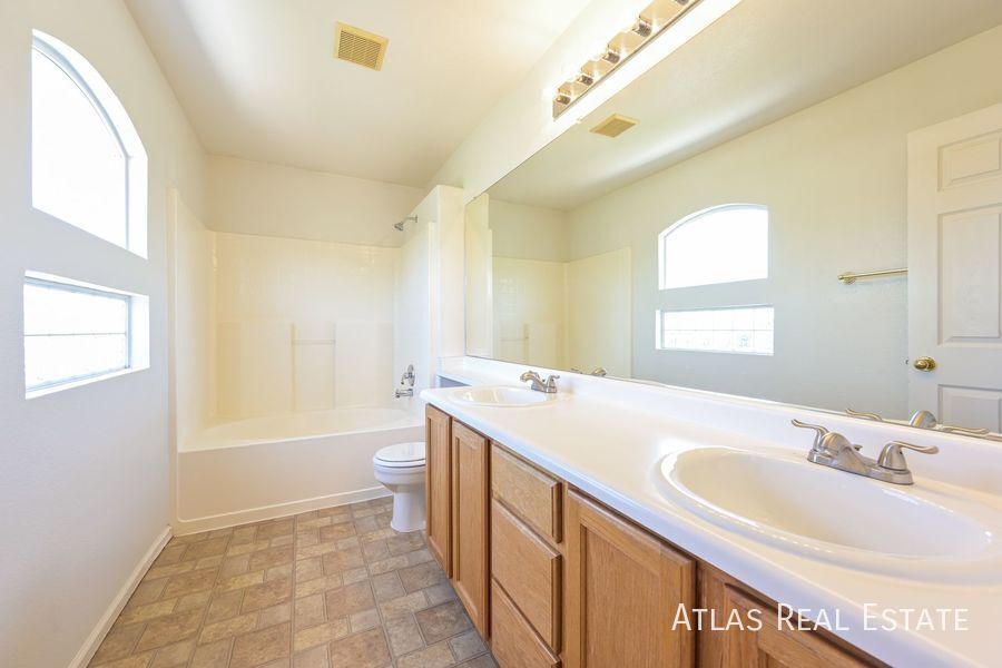 Building Photo - 4709 Fenwood Dr