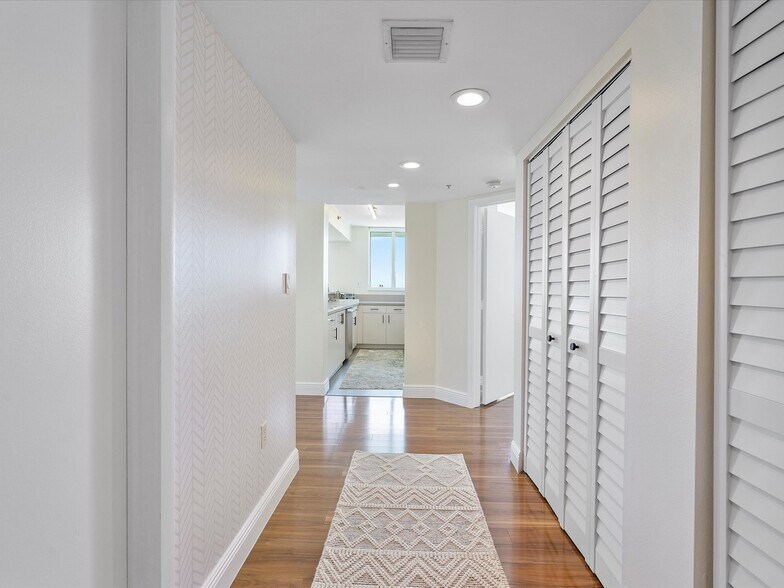 Building Photo - 650 West Ave