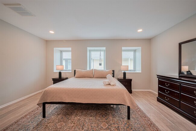 Building Photo - 14688 Perthshire Rd