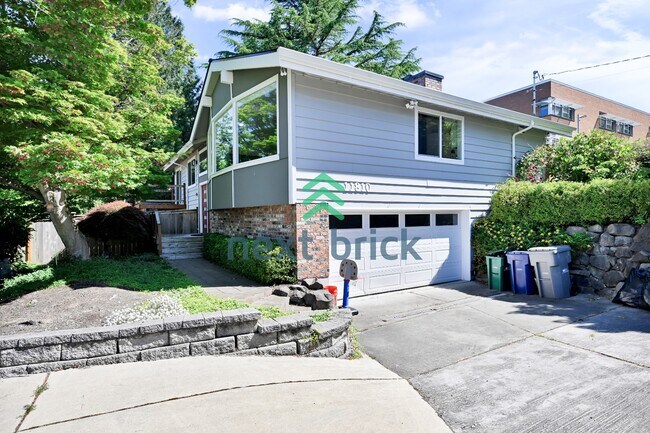 Building Photo - "Spacious 4-Bedroom Retreat with 3 Baths in the Heart of Kirkland – 2,480 Sq. Ft. of Pure Comfort!"