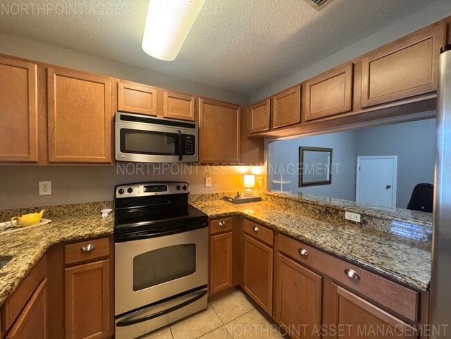 Building Photo - FURNISHED Summerfield Townhome