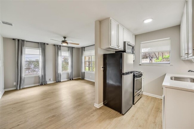 Building Photo - 1612 Elmhurst Dr