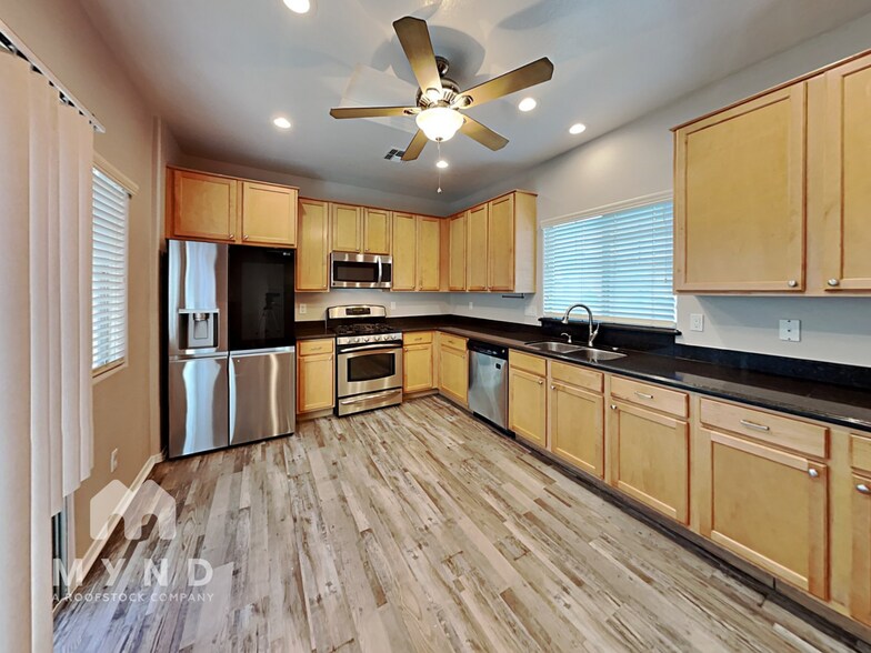 Building Photo - 2507 N 148th Dr